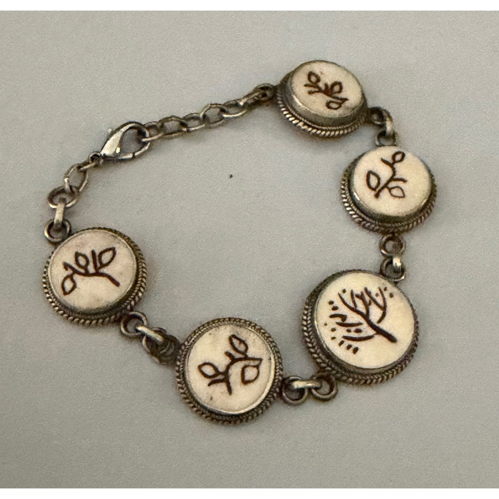 Link Bracelet 7.75in Silver Tone Cream Carved Botanical Floral